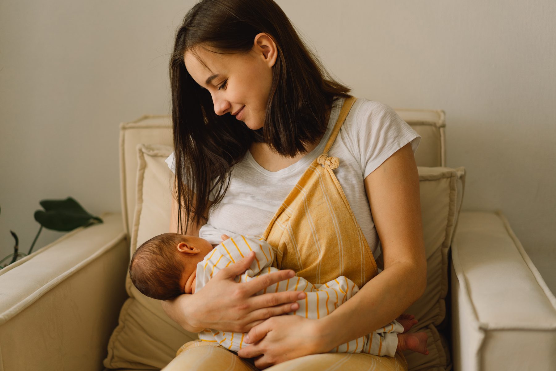 breastfeeding mum